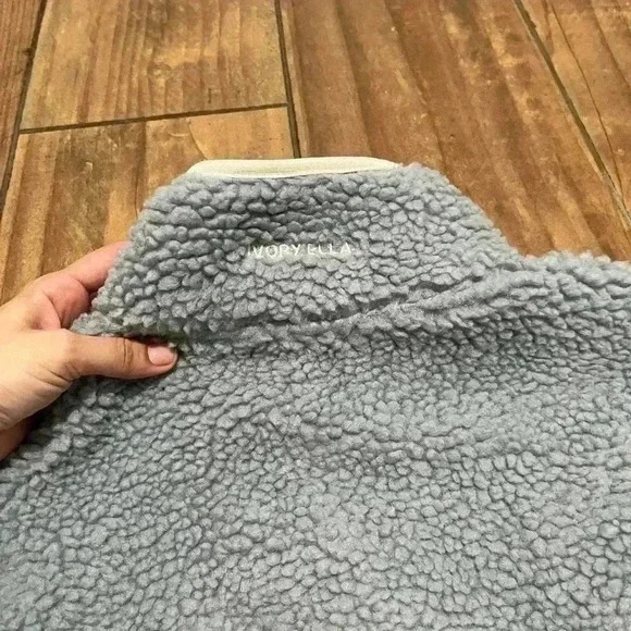 Ivory Ella Chloe Blue Sherpa medium - Picture 3 of 8